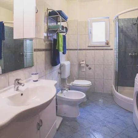 Family House Nino Apartment