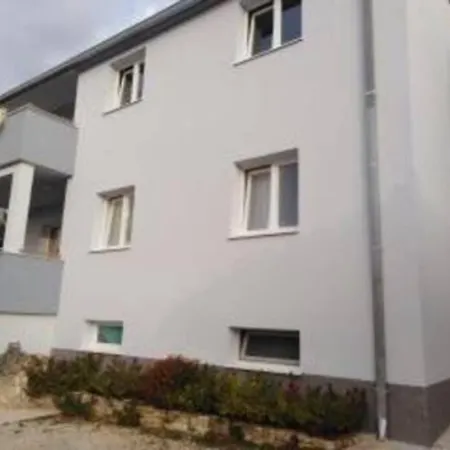 Family House Nino Kastel Stari